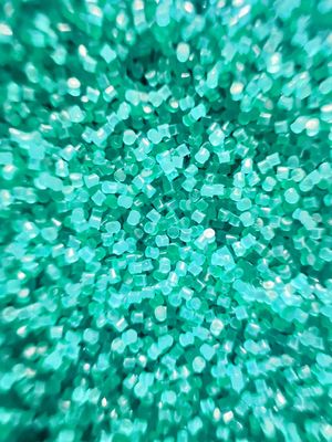 Media peledak plastik merah 0,5*0,5mm Deburring Bagian Die Cast